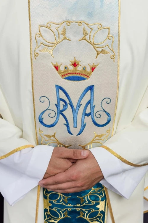 Ecru Chasuble with decorative embroidered band — decoration detail