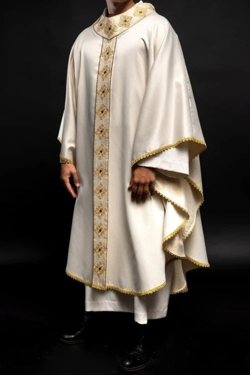 Ecru Chasuble with embroidered band with cross motif – Variant II — decoration detail
