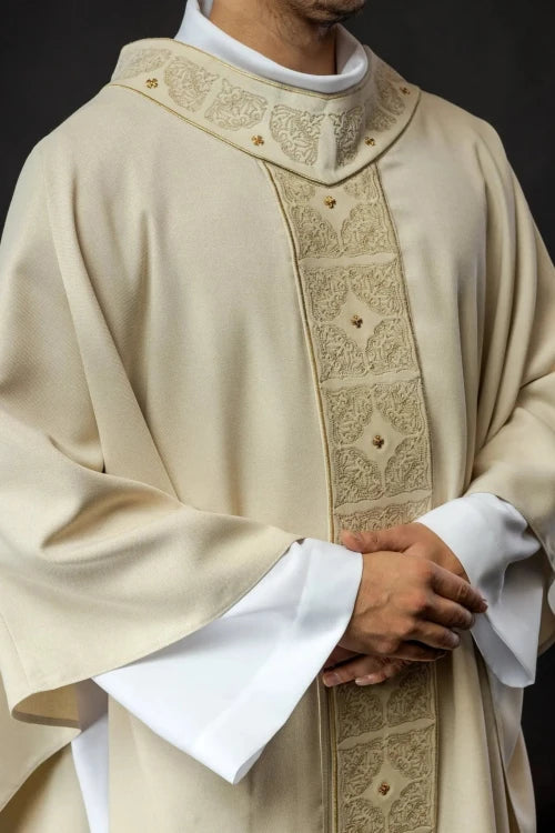 Ecru Chasuble with embroidered band with cross motif – Variant III — decoration detail