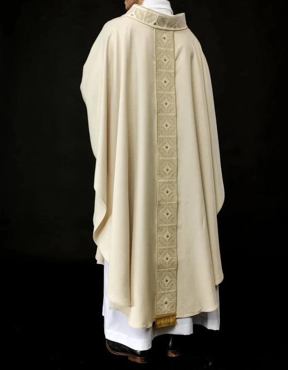 Ecru Chasuble with embroidered band with cross motif – Variant III — fabric detail