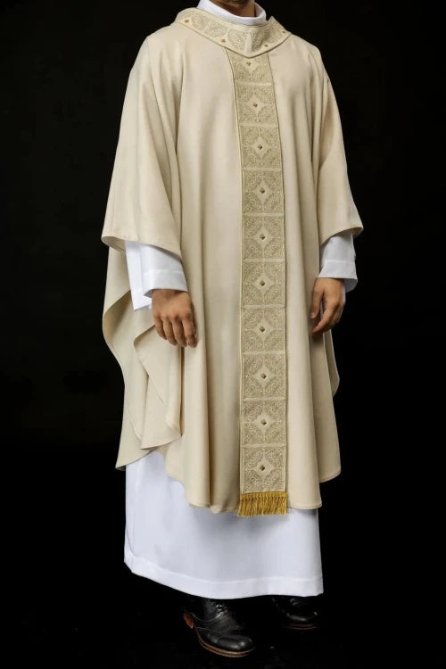 Ecru Chasuble with embroidered band with cross motif – Variant III — vestment detail