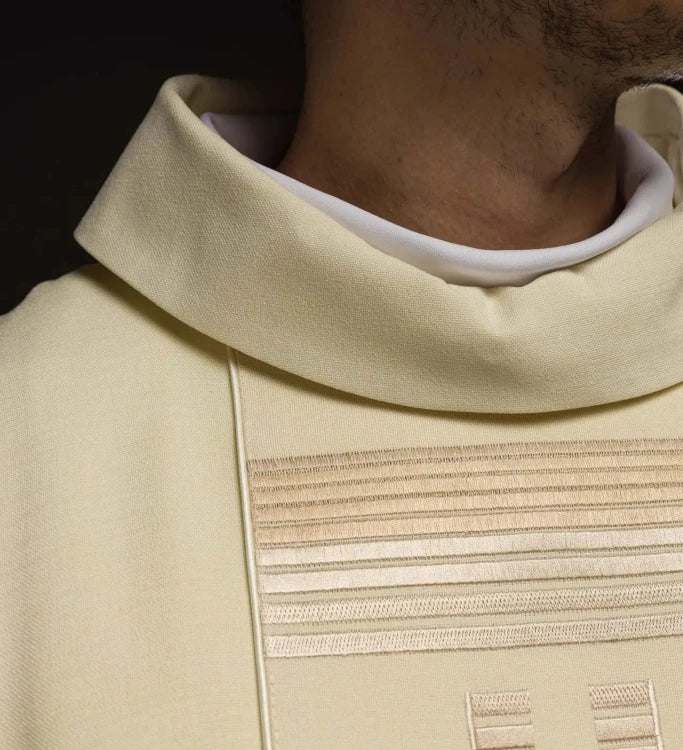 Ecru Chasuble with embroidered crosses – Variant II — close-up detail