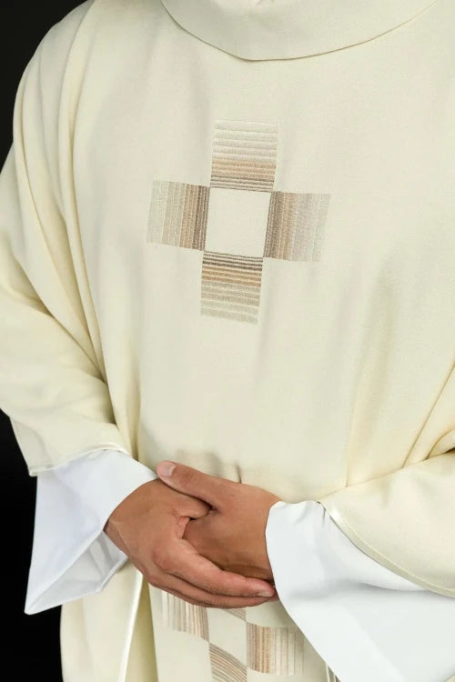 Ecru Chasuble with embroidered crosses – Variant III — decoration detail