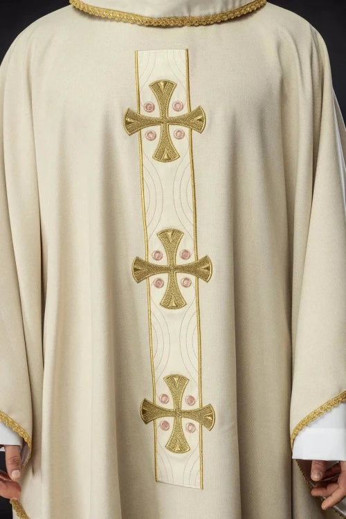 Ecru Chasuble with embroidered crosses – Variant IV — decoration detail