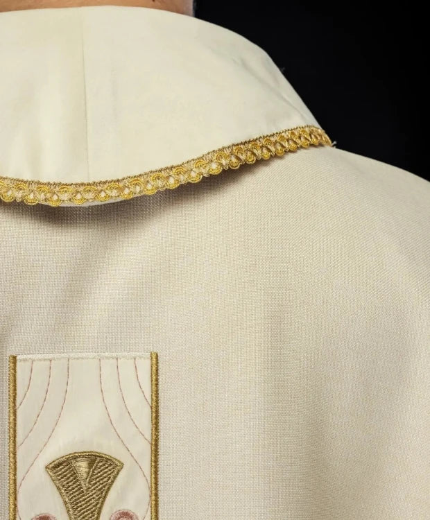 Ecru Chasuble with embroidered crosses – Variant IV — collar detail