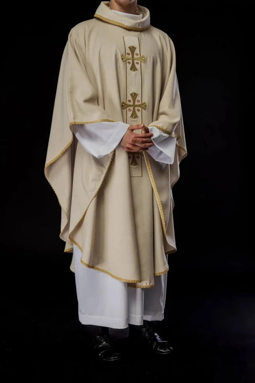 Ecru Chasuble with embroidered crosses – Variant IV — vestment detail