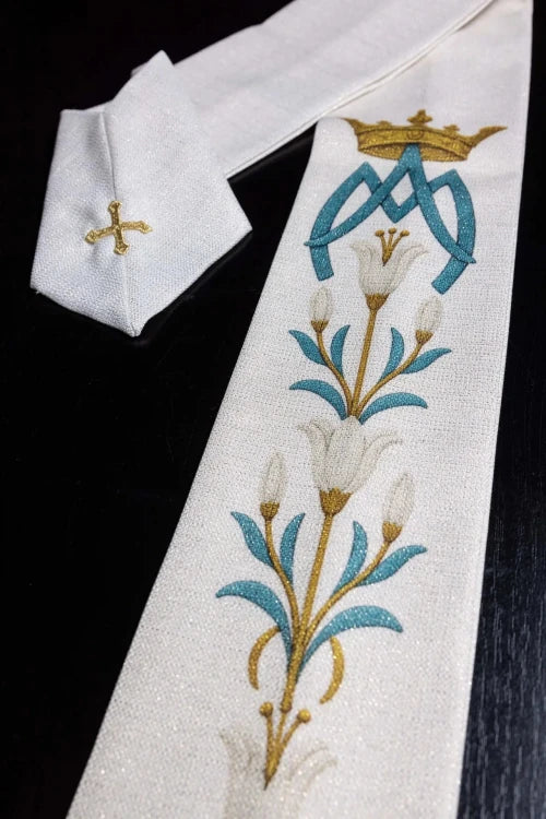 Ecru Chasuble with printed lilies and Marian motif — gallery view 11
