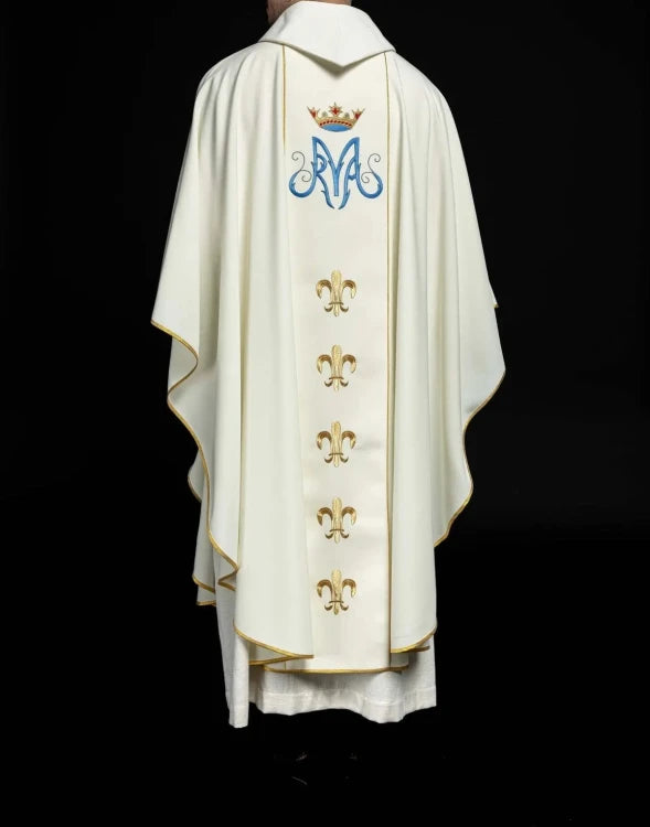 Ecru Chasuble with image of Our Lady of Częstochowa — fabric detail