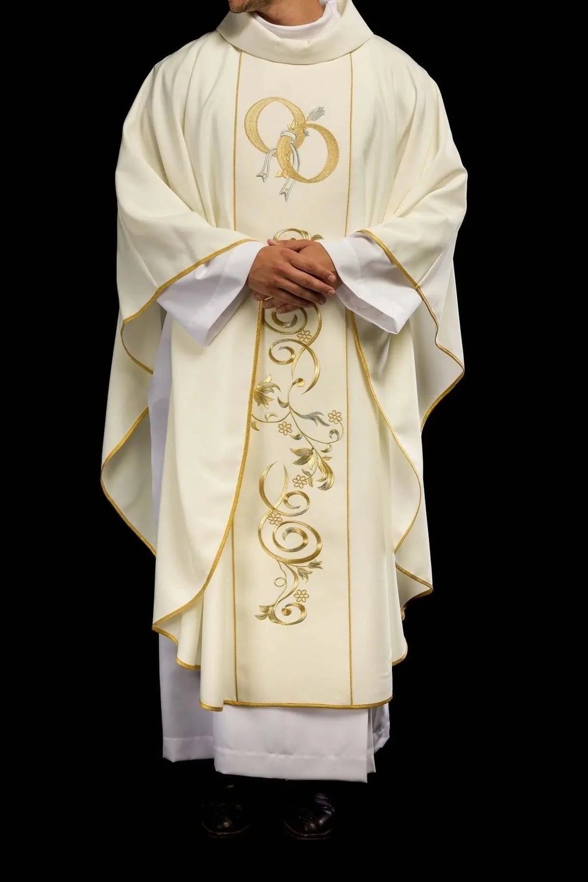 Ecru wedding chasuble with rings – rear presentation