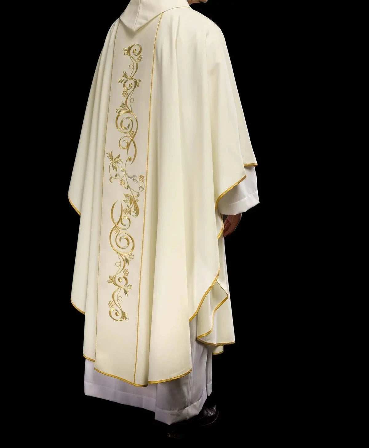 Ecru wedding chasuble with rings – front presentation