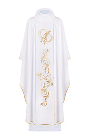 Ecru wedding chasuble with embroidered wedding rings – front view