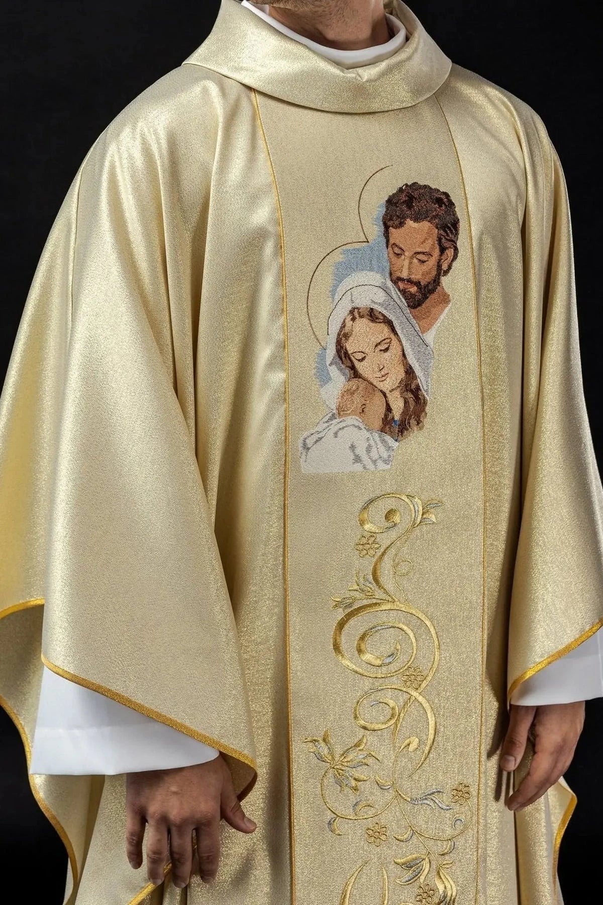 Goldene Brokatkasel mit der Heiligen Familie
