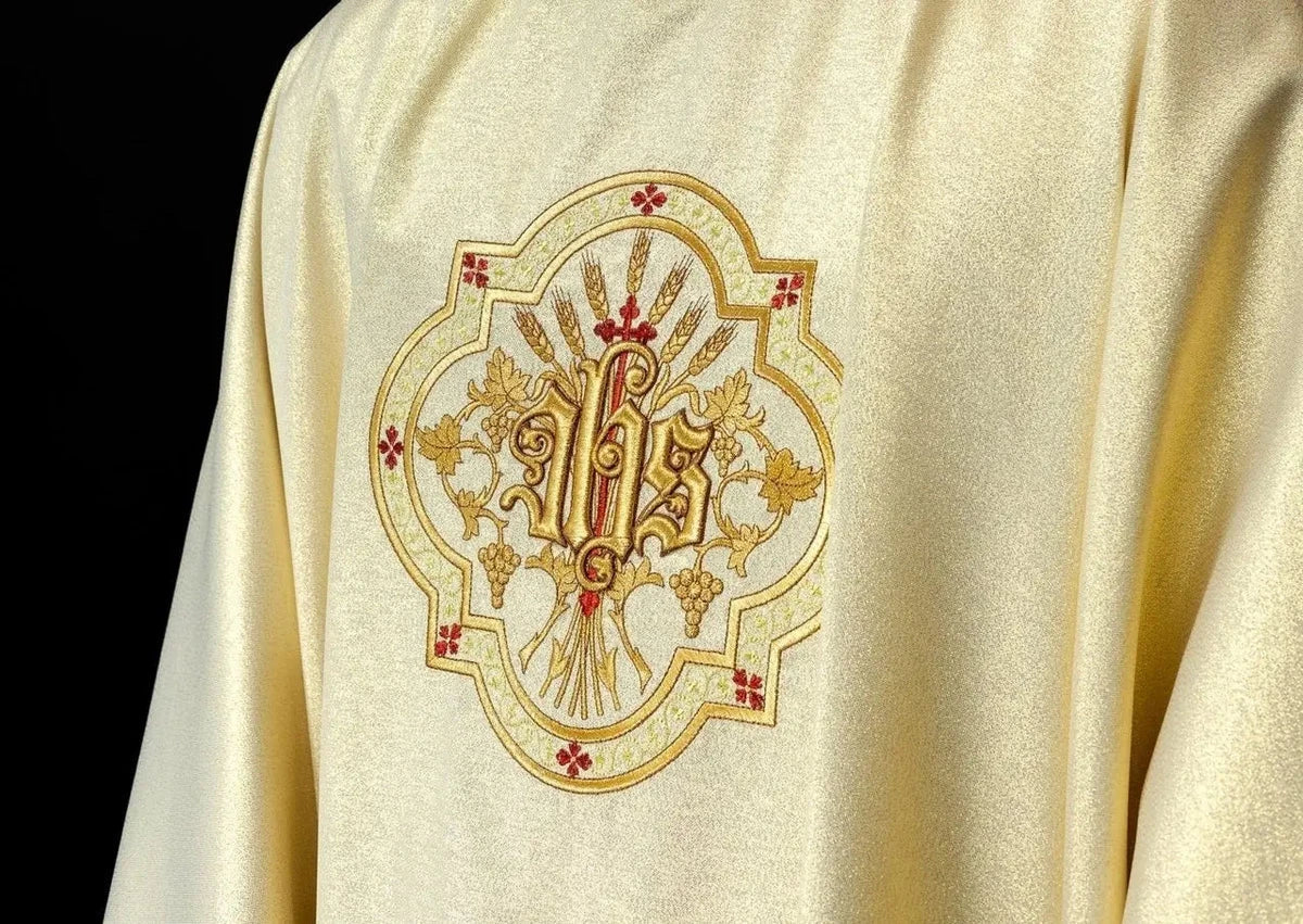 Goldene Kasel mit IHS, PAX und Ährenstickerei – Detail der Stickerei