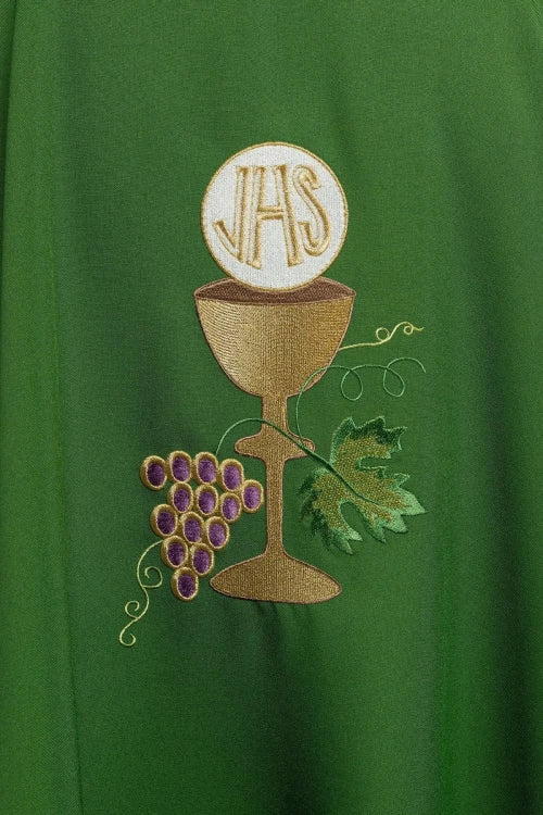 Green Chasuble with chalice and grape embroidery — decoration detail