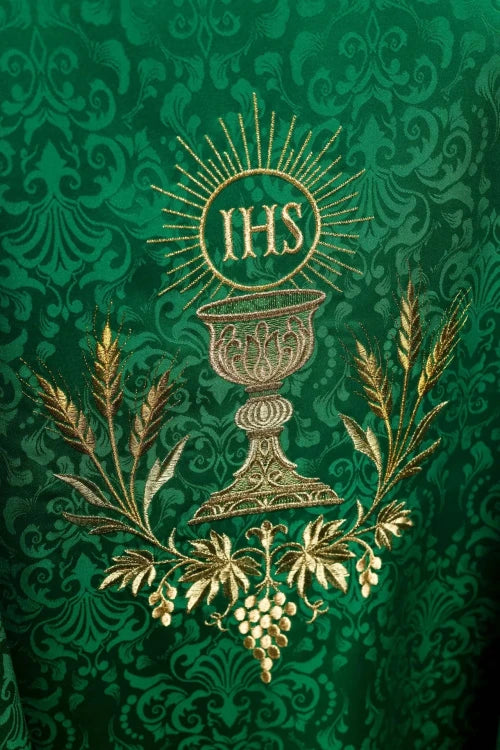 Green Chasuble with chalice and host embroidery on jacquard fabric — decoration detail
