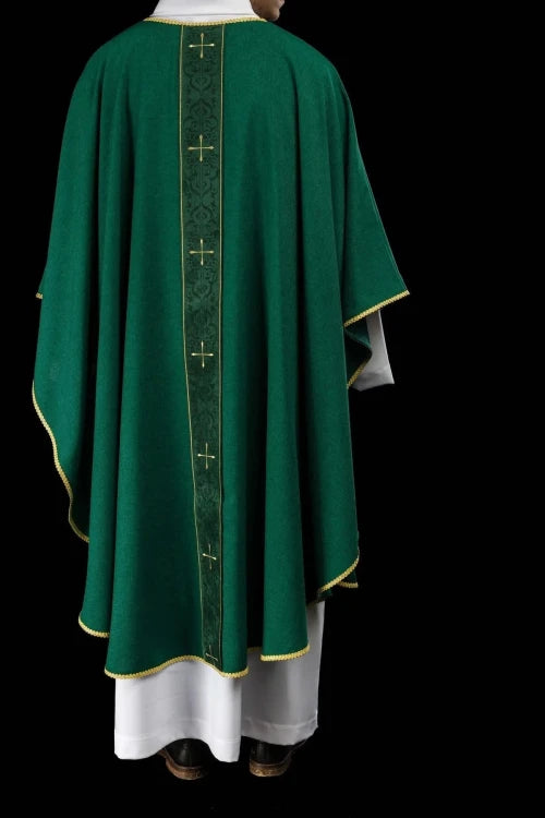 Green Chasuble with embroidered band with cross motif — fabric detail