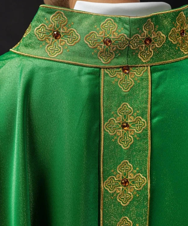 Green Chasuble with embroidered band with cross motif – Variant II — close-up detail