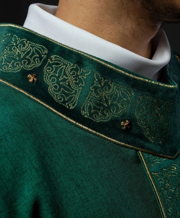 Green Chasuble with embroidered band with cross motif – Variant III — close-up detail
