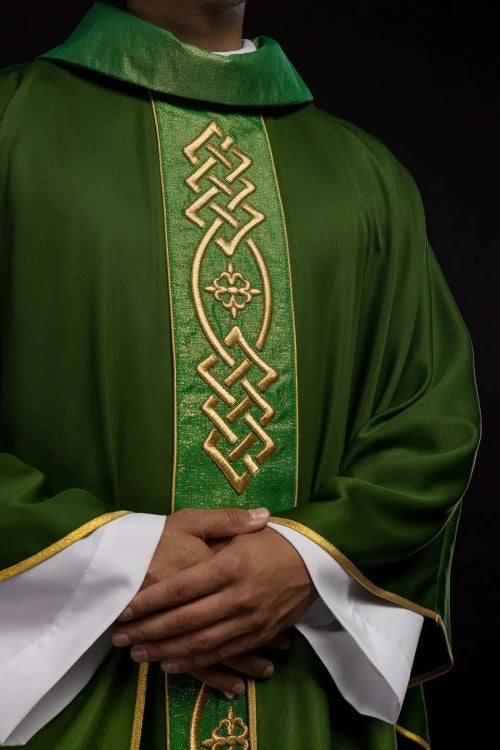 Green Chasuble with embroidered band with cross motifs — decoration detail