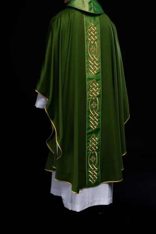 Green Chasuble with embroidered band with cross motifs — collar detail