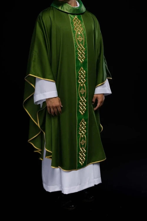 Green Chasuble with embroidered band with cross motifs — fabric detail