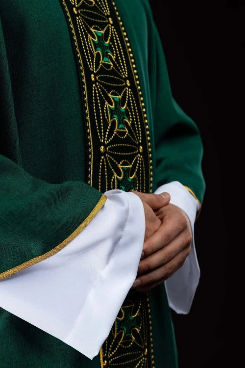 Green Chasuble with embroidered band with cross motifs – Variant II — decoration detail