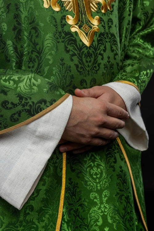 Green Chasuble with embroidered cross on patterned fabric – Variant II — close-up detail