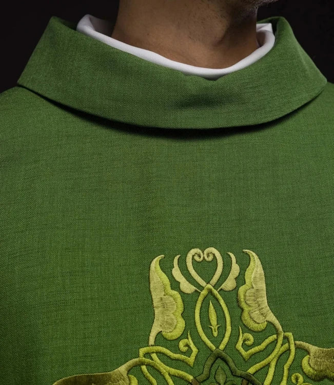 Green Chasuble with embroidered cross – Variant II — close-up detail