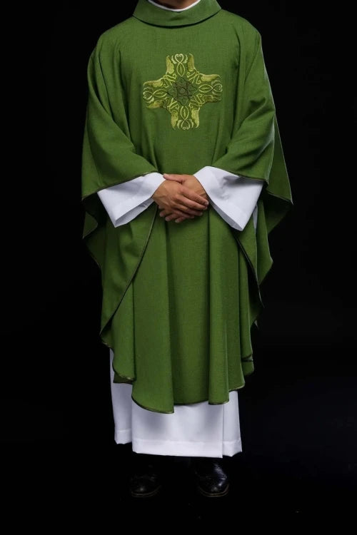 Green Chasuble with embroidered cross – Variant II — vestment detail