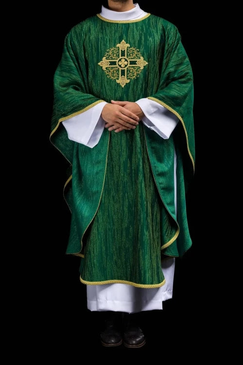 Green Chasuble with embroidered cross – Variant V — vestment detail