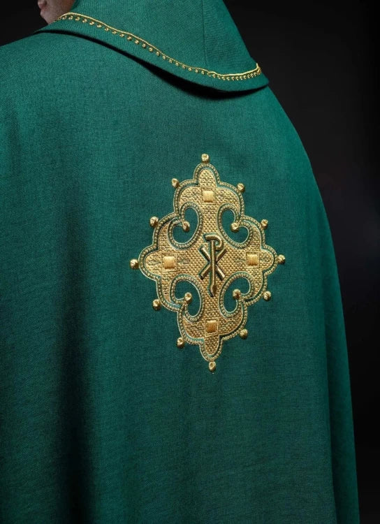 Green Chasuble with embroidered cross – Variant VI — close-up detail