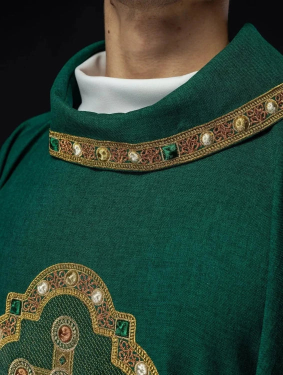 Green Chasuble with embroidered cross – Variant VII — close-up detail
