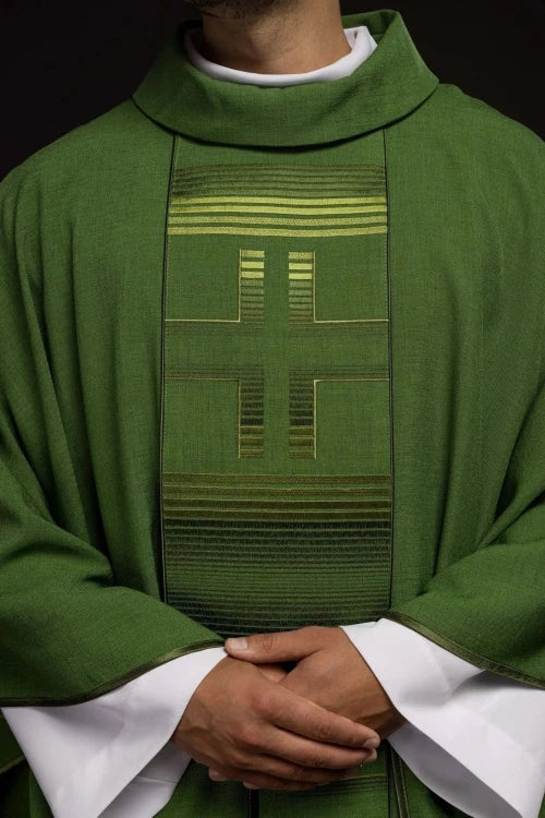 Green Chasuble with embroidered crosses – Variant II — decoration detail
