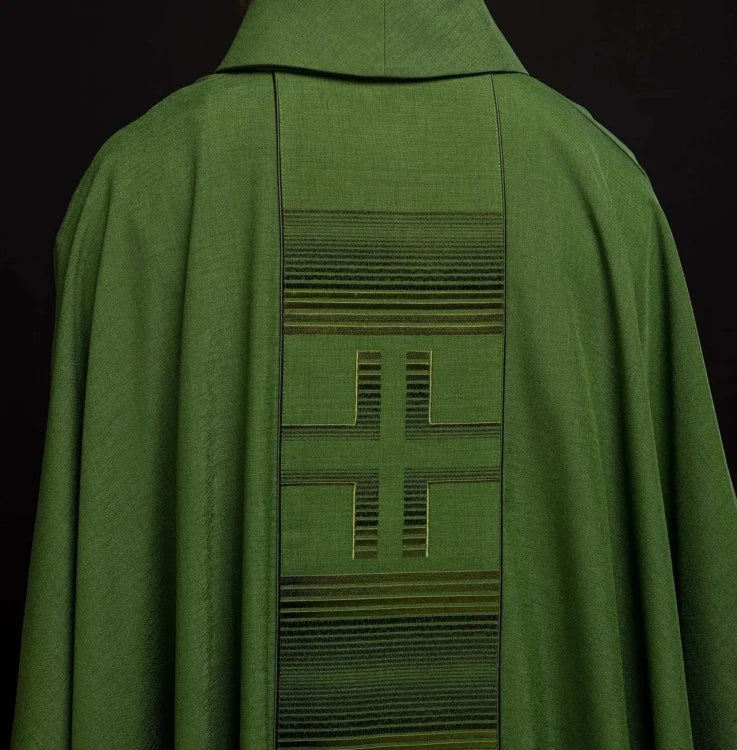 Green Chasuble with embroidered crosses – Variant II — close-up detail