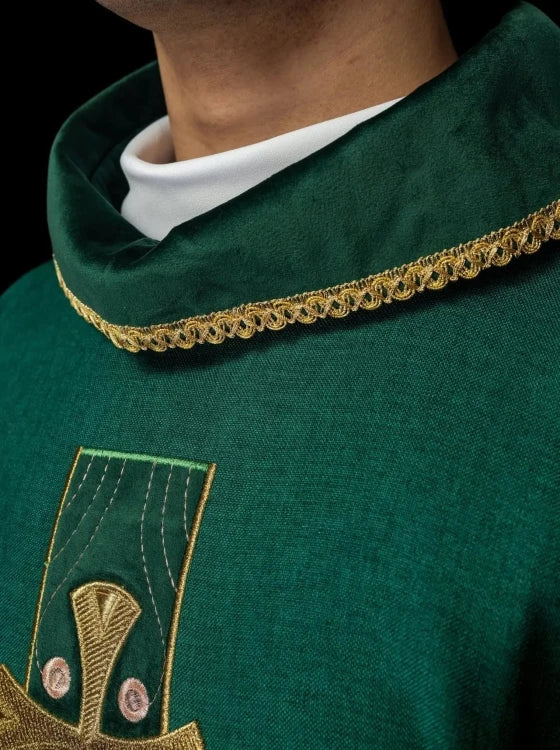 Green Chasuble with embroidered crosses – Variant III — close-up detail