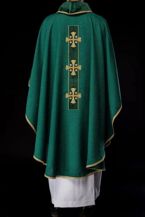 Green Chasuble with embroidered crosses – Variant III — collar detail