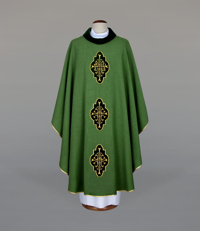 Green Chasuble with embroidery and velvet appliqués – Variant II — front view