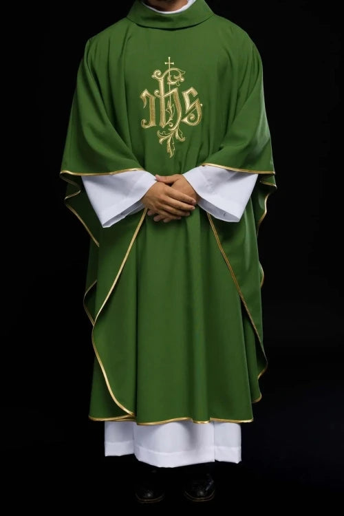 Green Chasuble with gold-coloured IHS embroidery – Variant II — vestment detail