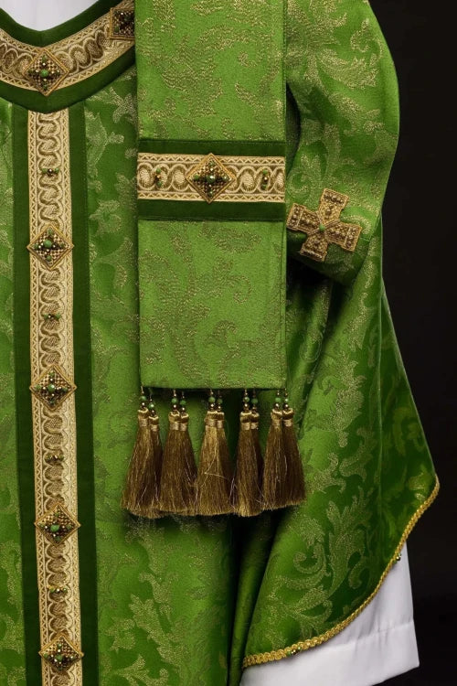 Green Chasuble with hand-finished natural-stone decoration – Variant II — collar detail