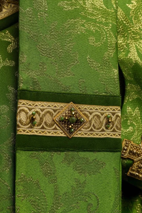 Green Chasuble with hand-finished natural-stone decoration – Variant II — fabric detail