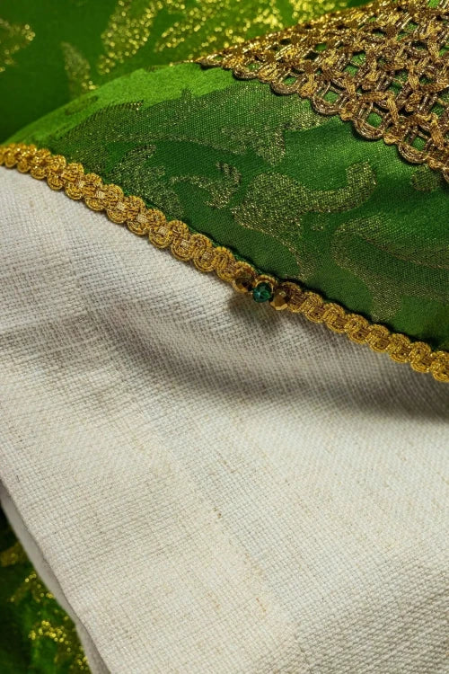 Green Chasuble with hand-finished natural-stone decoration – Variant III — fabric detail