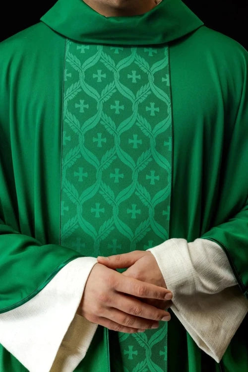 Green Chasuble with jacquard band with embroidered cross — decoration detail