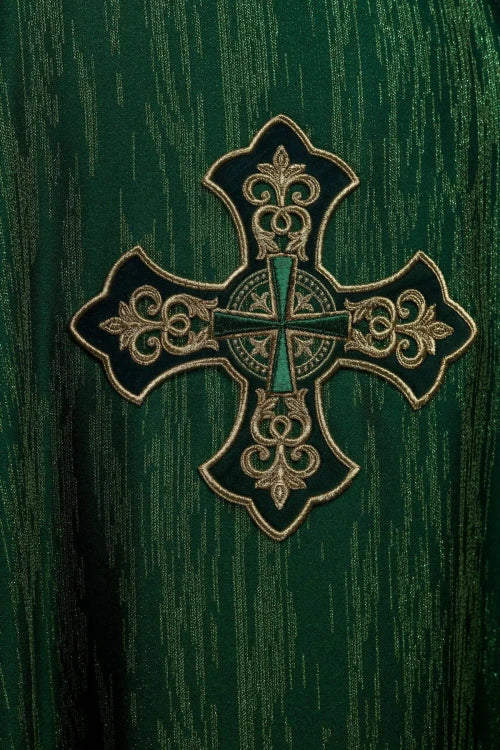 Green Chasuble with rich cross embroidery and decorated collar — decoration detail