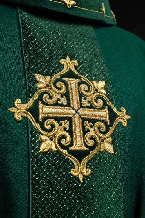 Green Chasuble with velvet band with embroidered cross — decoration detail