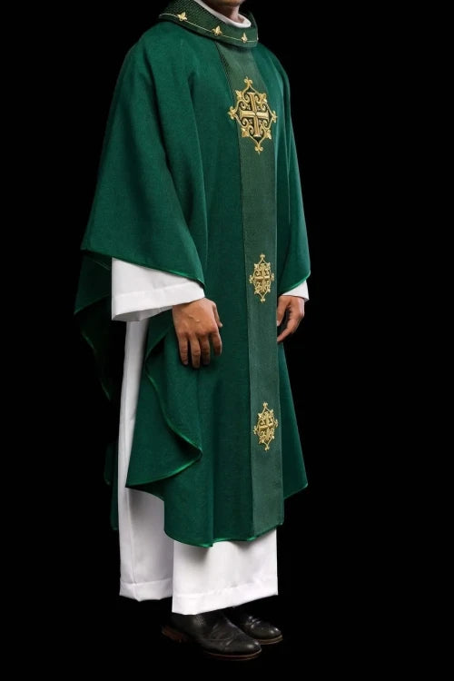 Green Chasuble with velvet band with embroidered cross — fabric detail
