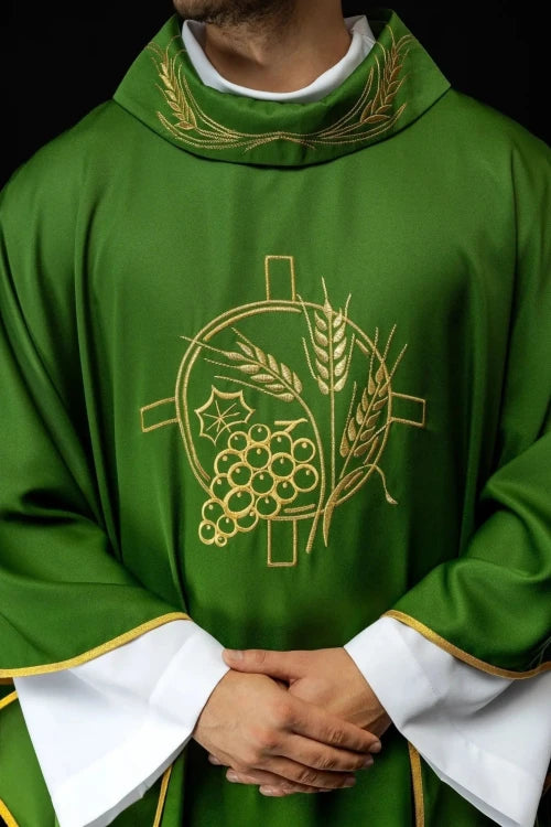 Green Chasuble with wheat and cross embroidery – Variant II — decoration detail