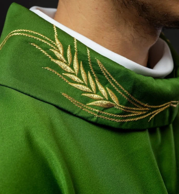 Green Chasuble with wheat and cross embroidery – Variant II — close-up detail