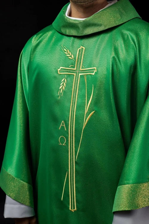 Green Chasuble with wheat ears and cross embroidery — decoration detail