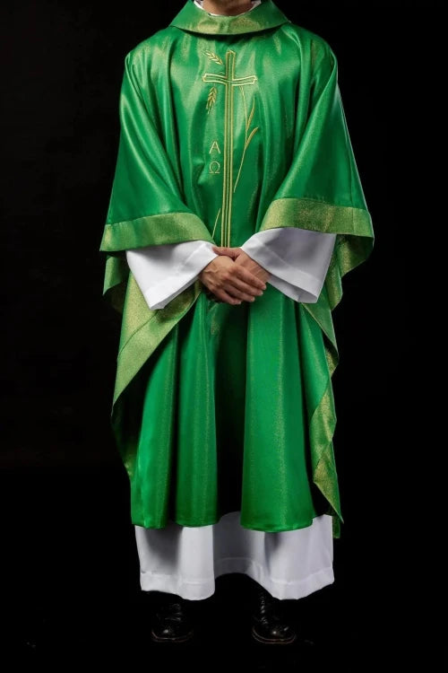 Green Chasuble with wheat ears and cross embroidery — fabric detail