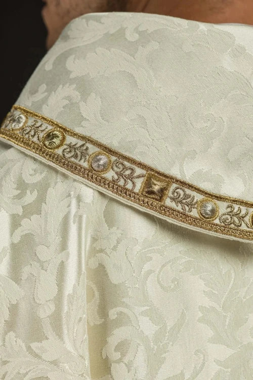 Ecru Chasuble with embroidered Holy Family image for Christmas – Variant II — fabric detail